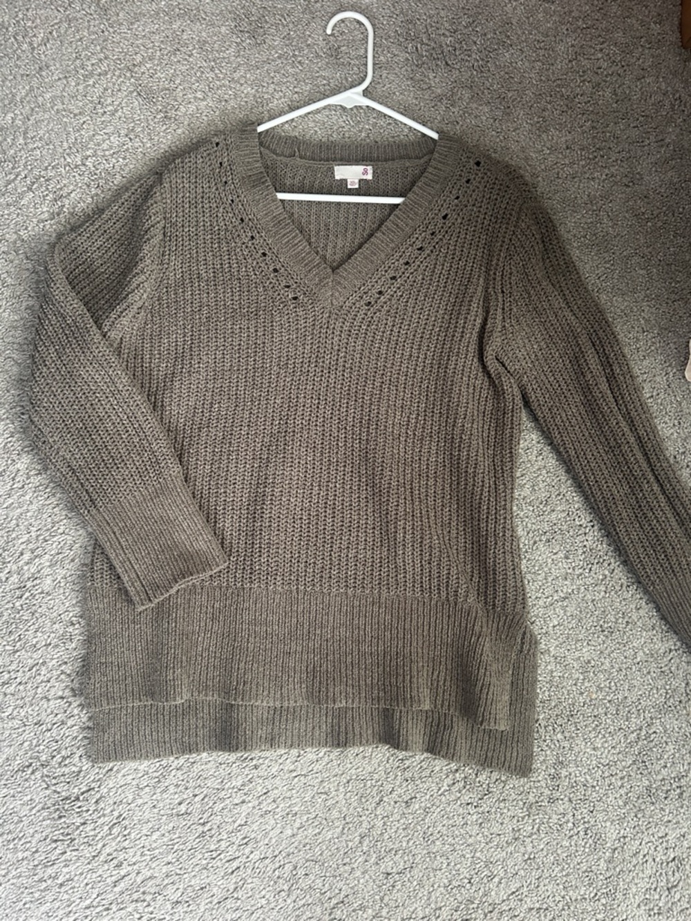 SO V-Neck Sweater in Olive